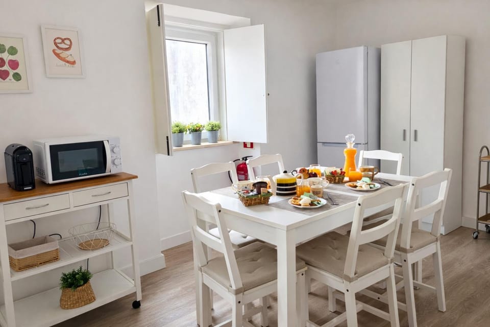 Coffee/tea facilities, Dining area, kitchen