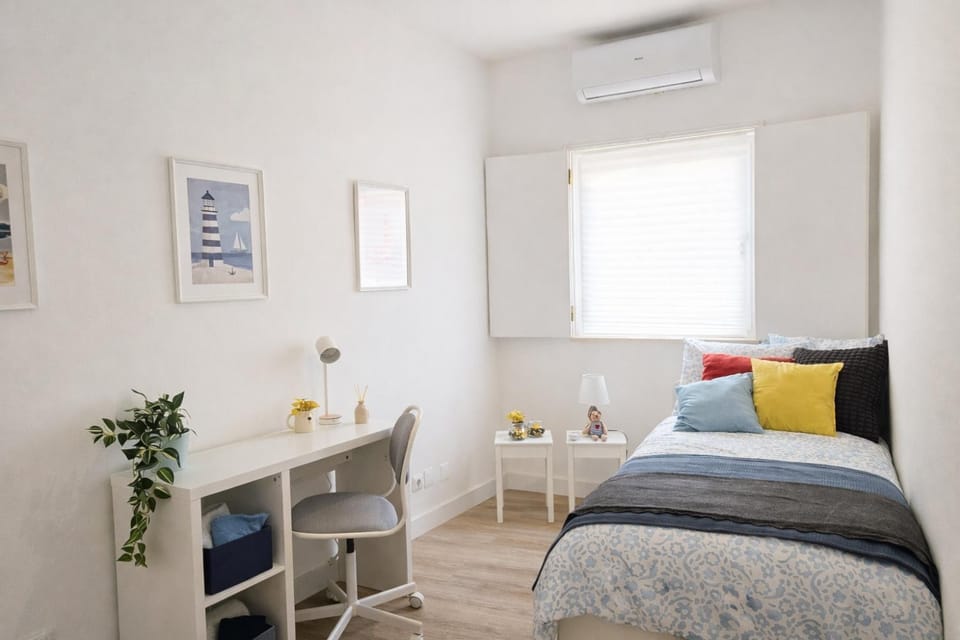 Bedroom, towels