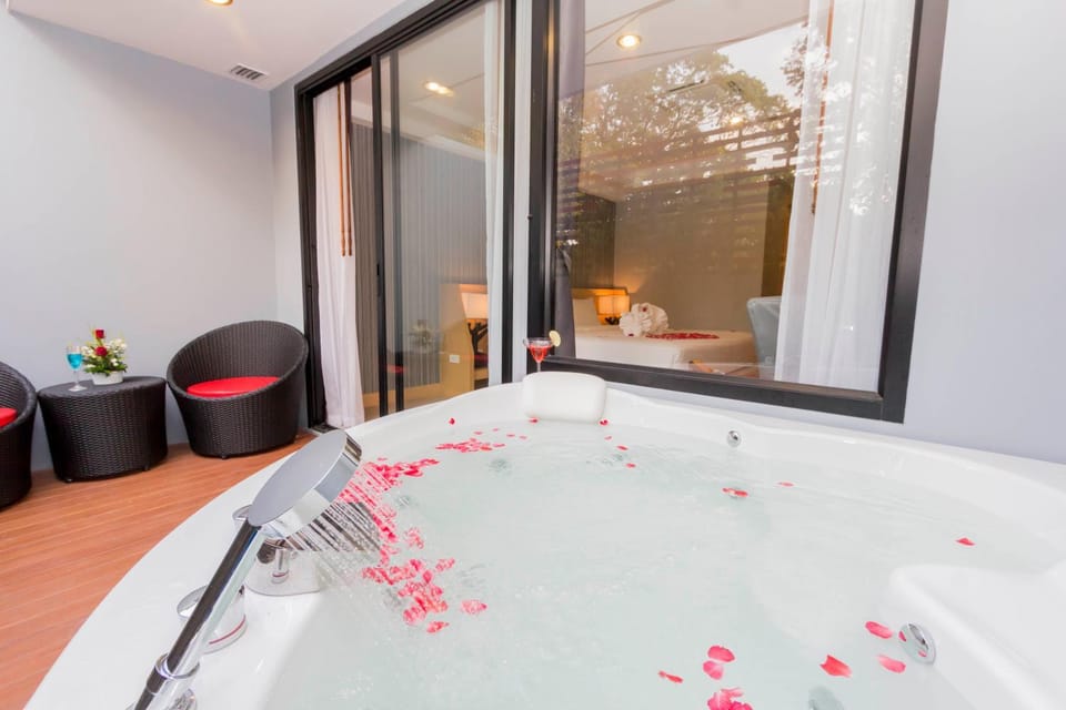 Balcony/Terrace, Seating area, Bath