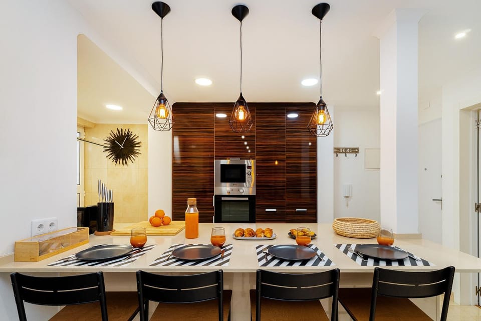 Kitchen or kitchenette, Dining area, oven, stove