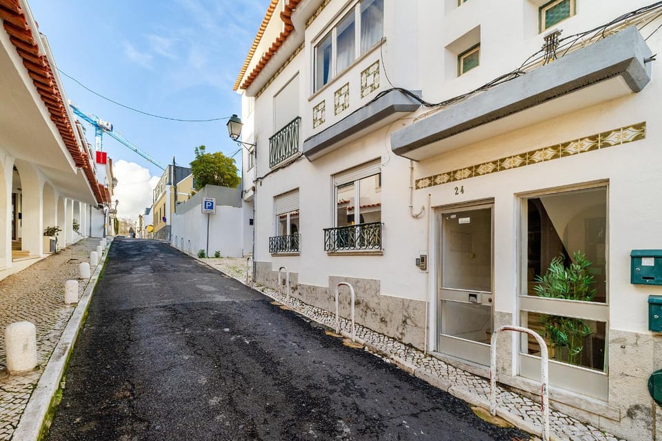 Property building, Neighbourhood