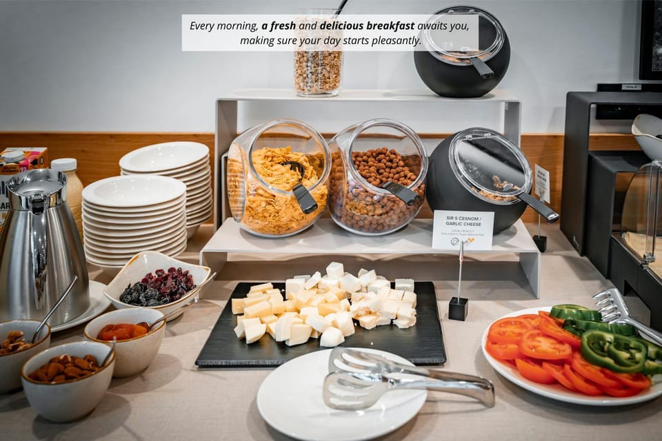 Food and drinks, Food, Breakfast, Continental breakfast, Buffet breakfast