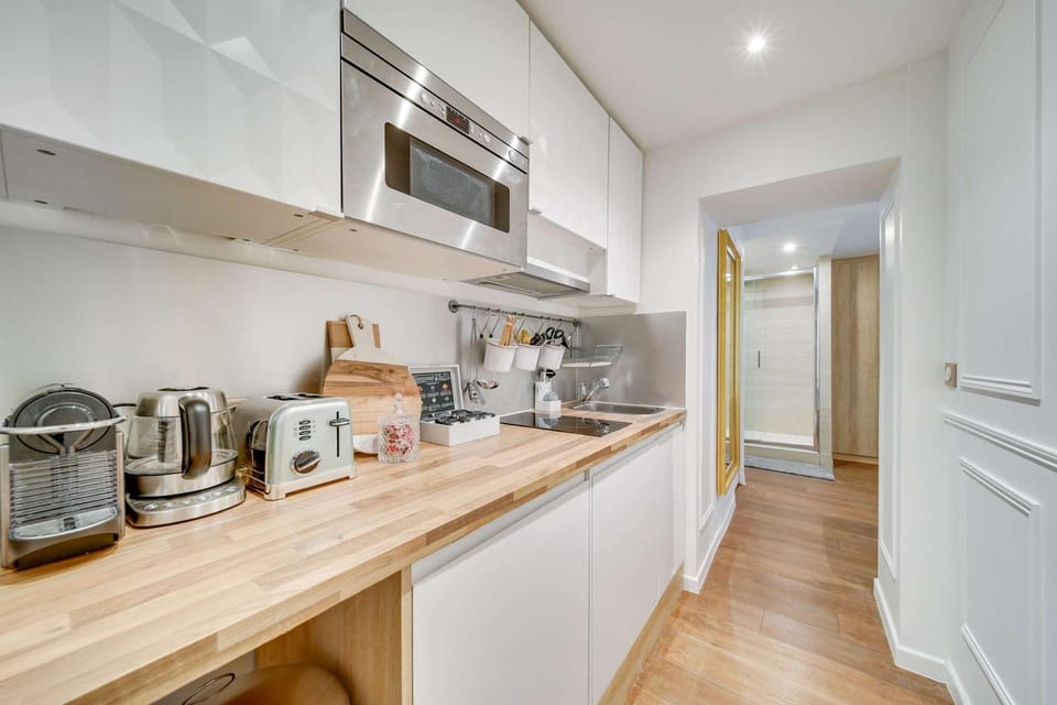 Coffee/tea facilities, Kitchen or kitchenette, stove, toaster