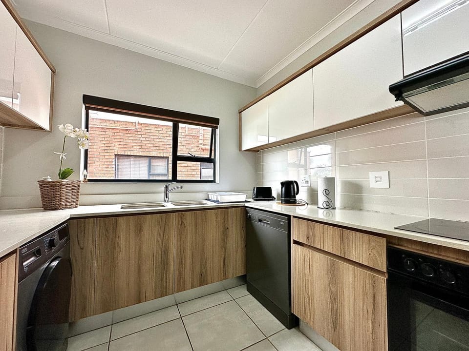 The Blyde - 3 Bedroom Lagoon Facing Luxury Apartment Apartment in Pretoria