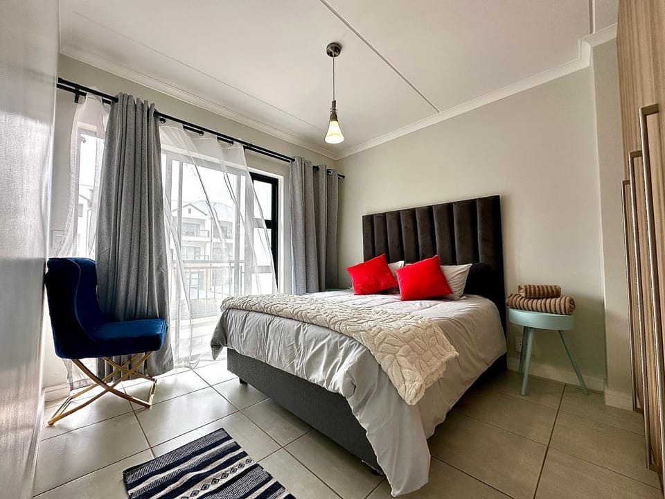 The Blyde - 3 Bedroom Lagoon Facing Luxury Apartment Apartment in Pretoria