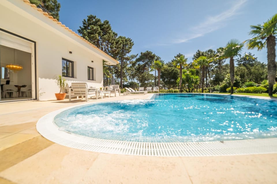 Villa Aroeira I Villa in Setubal District