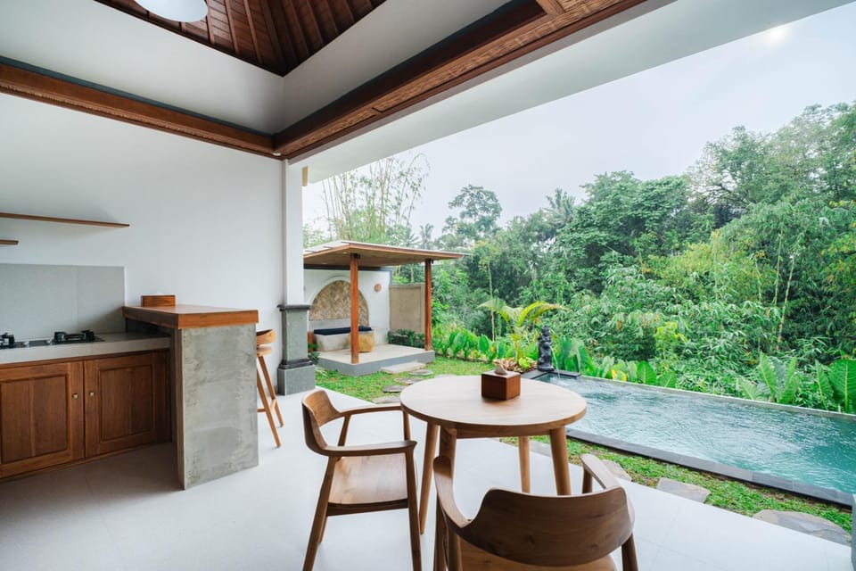 Natural landscape, Balcony/Terrace, Kitchen or kitchenette, Dining area, Swimming pool