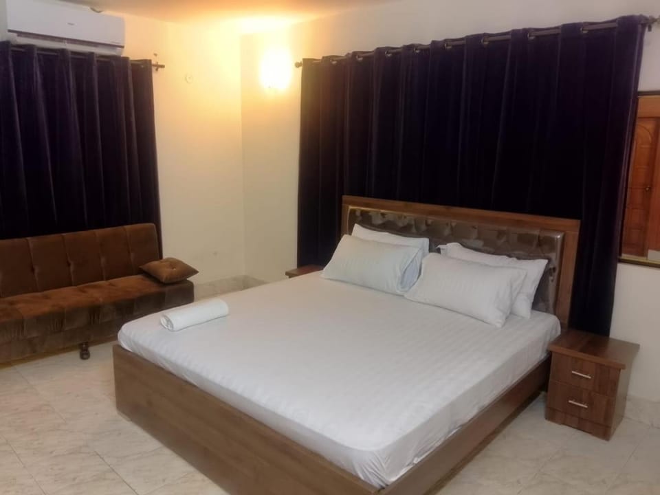 Comfy Rooms Bed and Breakfast in Karachi