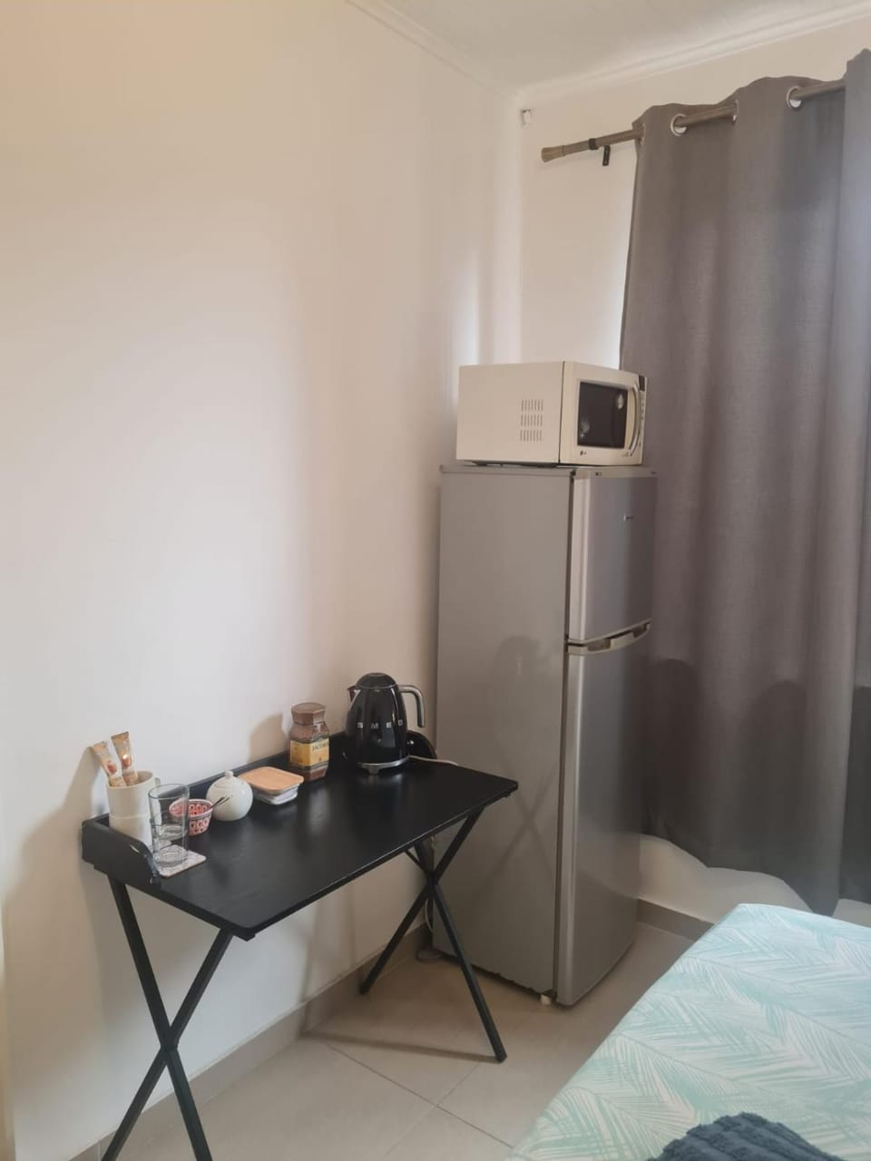 Coffee/tea facilities, microwave