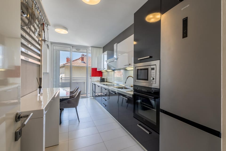 Kitchen or kitchenette, Dining area, dishwasher, oven, stove