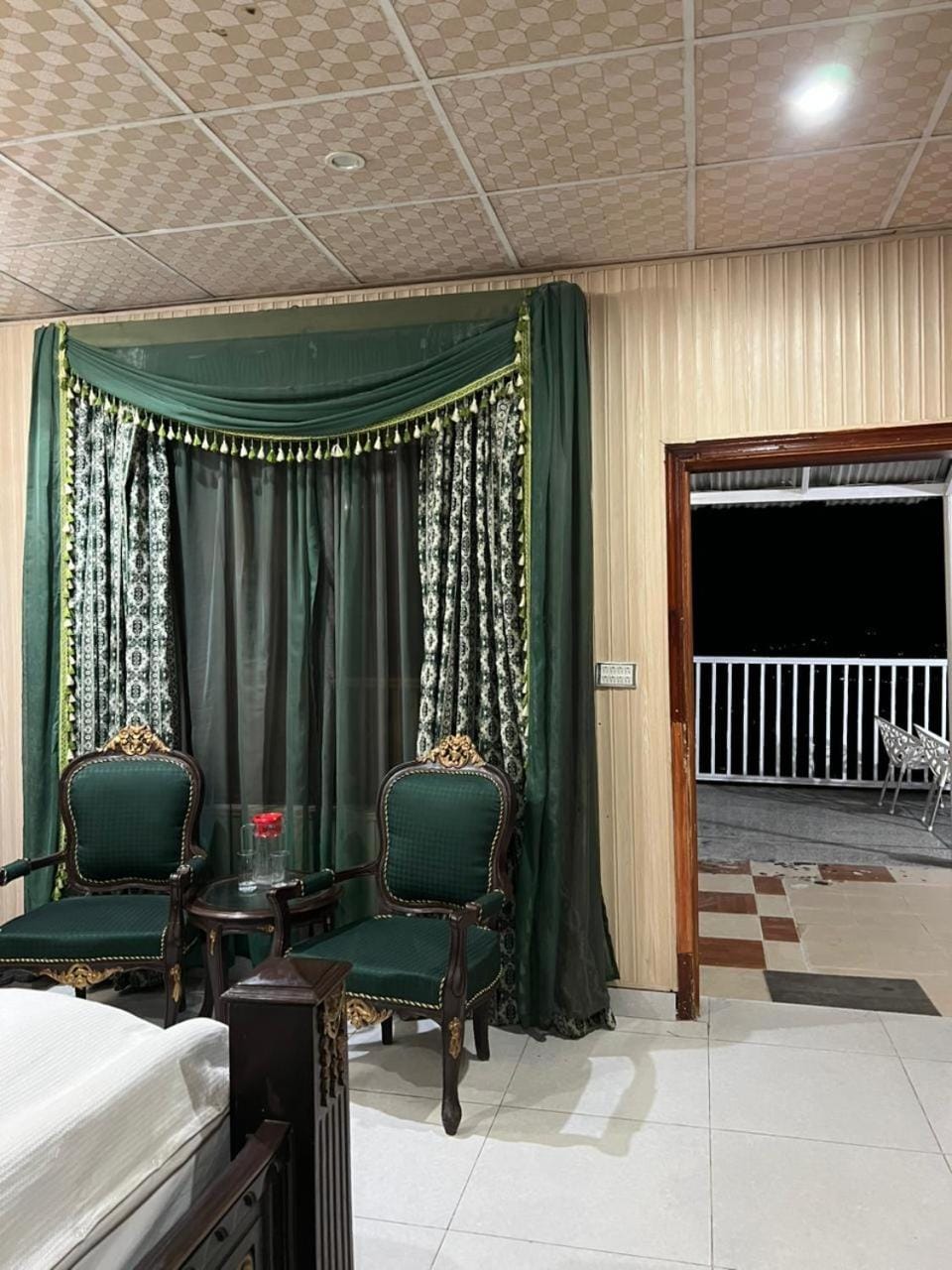 Al-Qamar Hotel in Punjab