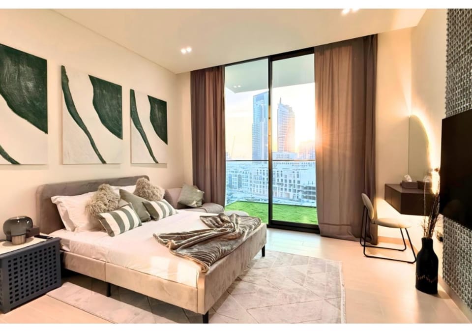 Bed, TV and multimedia, Bedroom