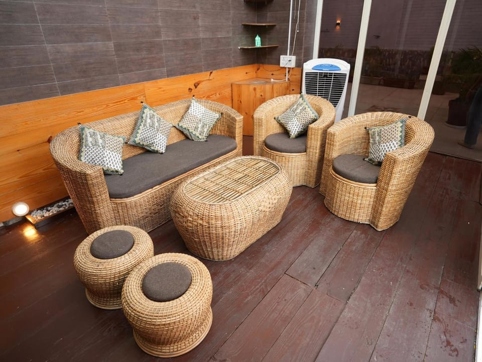 Seating area, sunbed