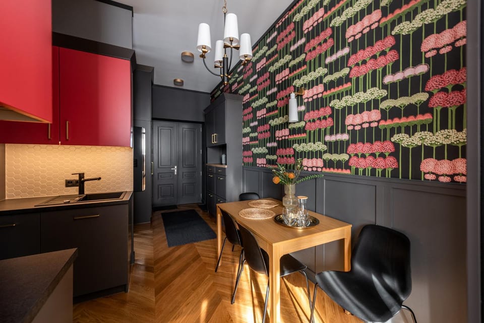 Kitchen or kitchenette, Dining area