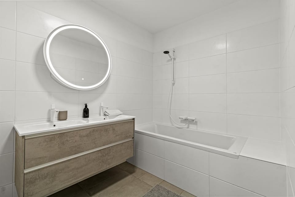 Spacious 3-BR - Balcony - Onsite Parking 19,90 per Day Apartment in Vienna