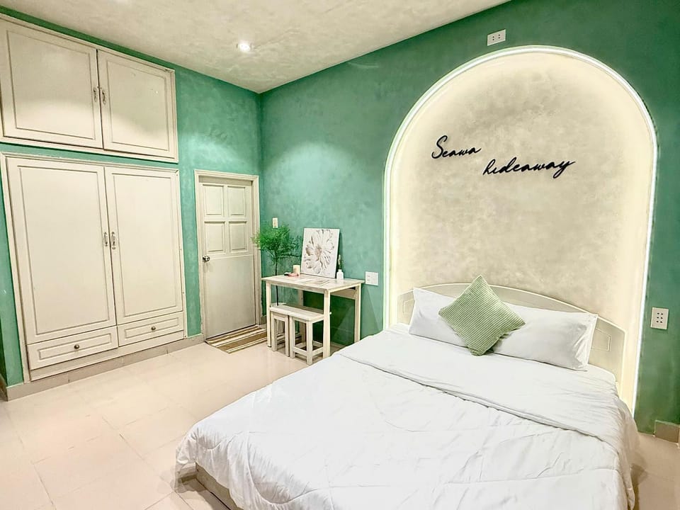 Bedroom, towels, wardrobe