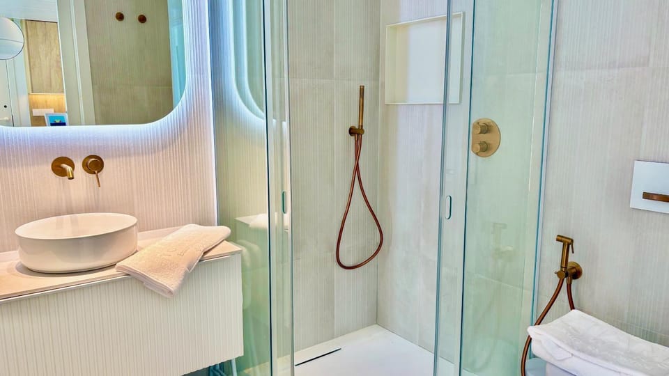 Shower, Bathroom, towels