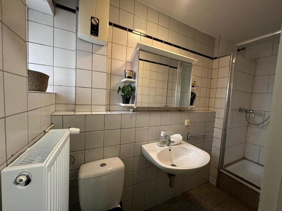 Shower, Toilet, Bathroom
