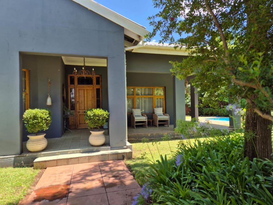 Property building, Garden, Garden view, Pool view
