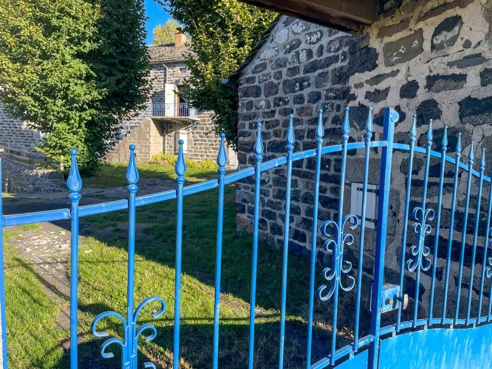 La Phonolite, Gîte familial, Wifi, campagne House in Auvergne-Rhône-Alpes