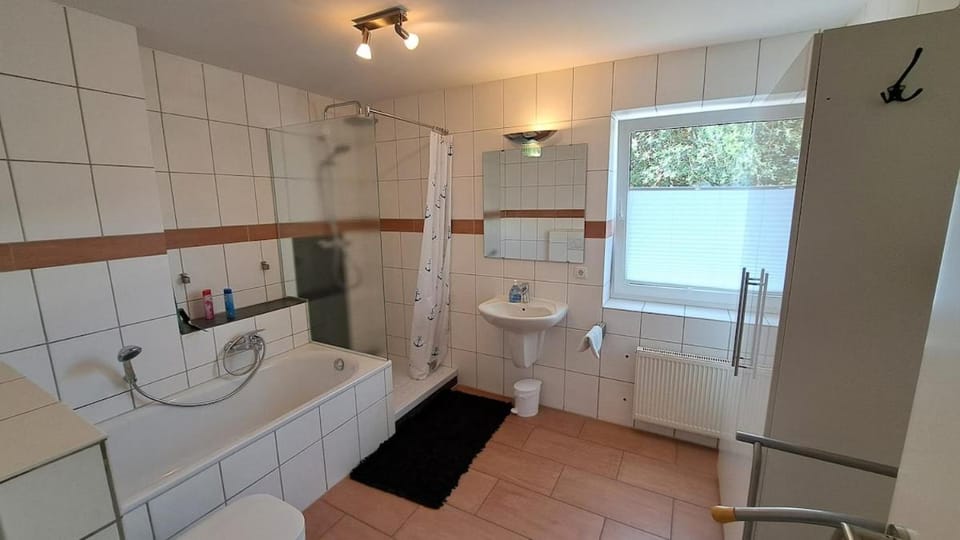 Shower, Toilet, Bathroom, Bath