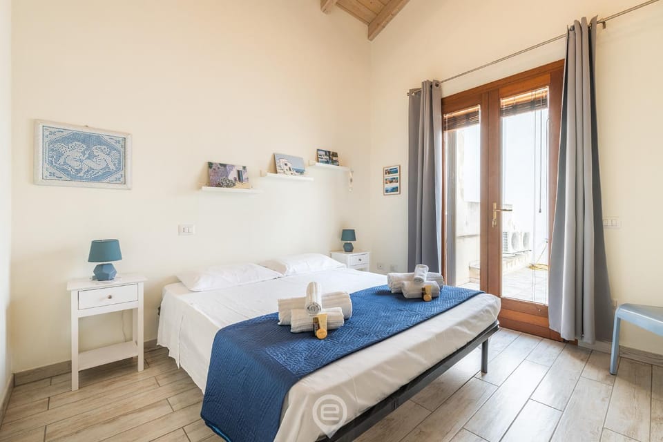 Estay - Sunlit 47 - Garden - AirCon - WiFi Apartment in Calasetta