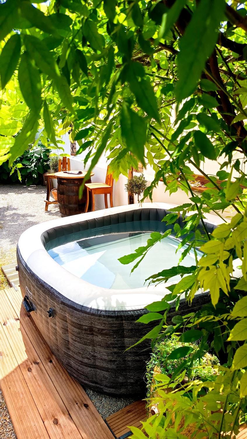 Garden, Hot Tub