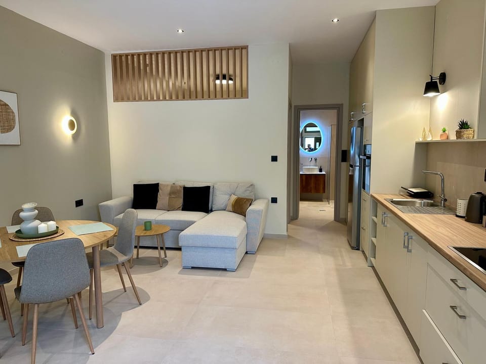 Kitchen or kitchenette, Living room, Seating area