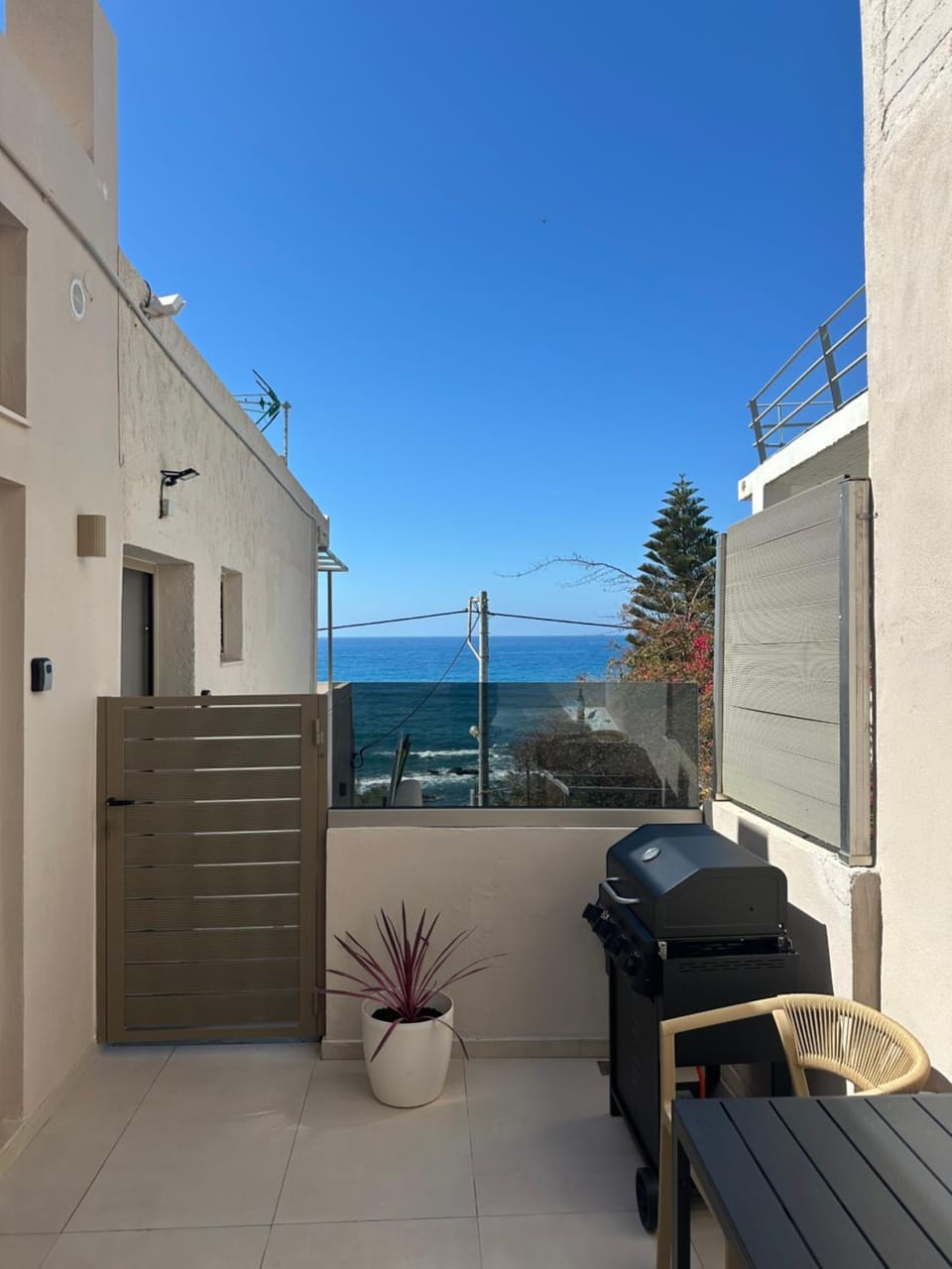 Property building, BBQ facilities, View (from property/room), Sea view