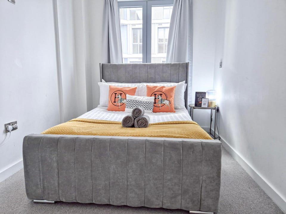 Bed, Photo of the whole room, Bedroom