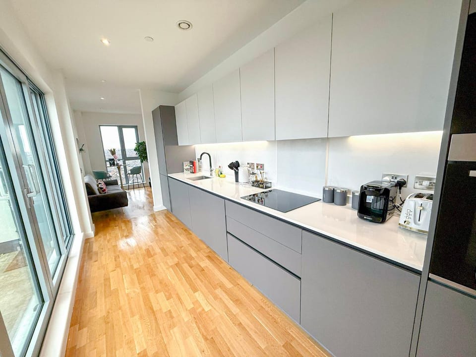 Coffee/tea facilities, Kitchen or kitchenette, dishwasher, oven, stove, toaster