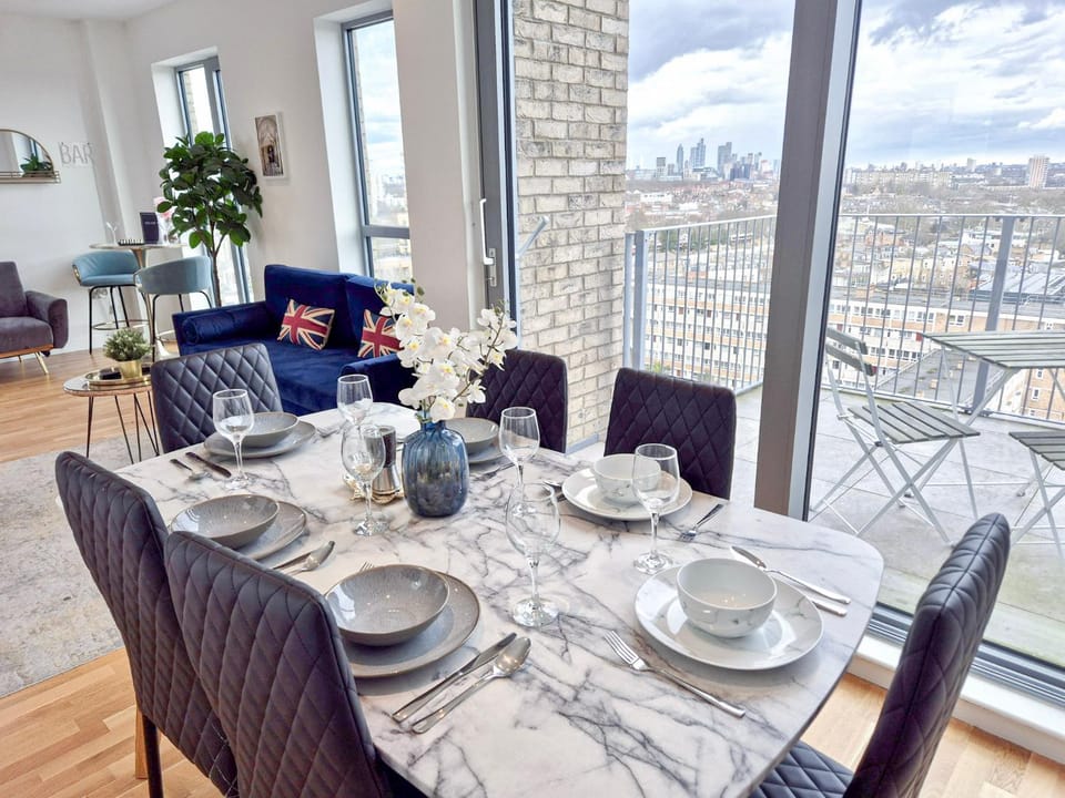 View (from property/room), Balcony/Terrace, Living room, Seating area, Dining area