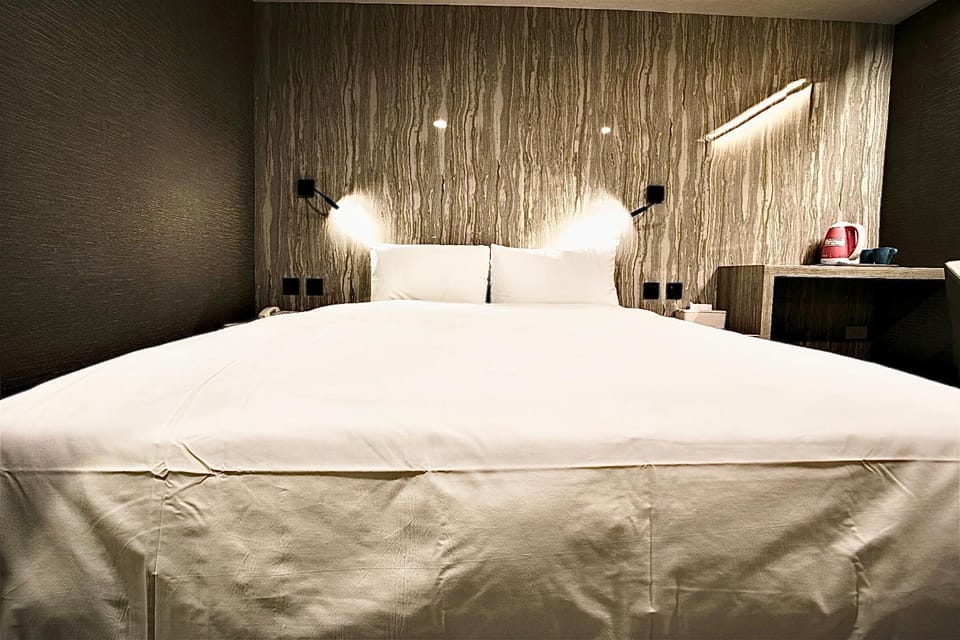 Golden Home Hotel Inn in Taipei City