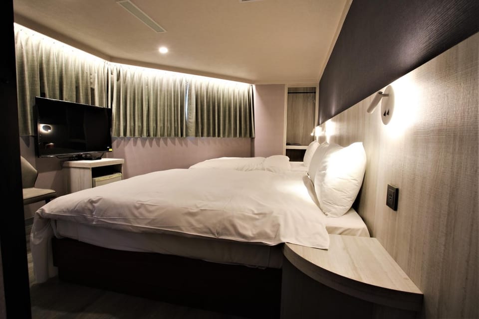Golden Home Hotel Inn in Taipei City