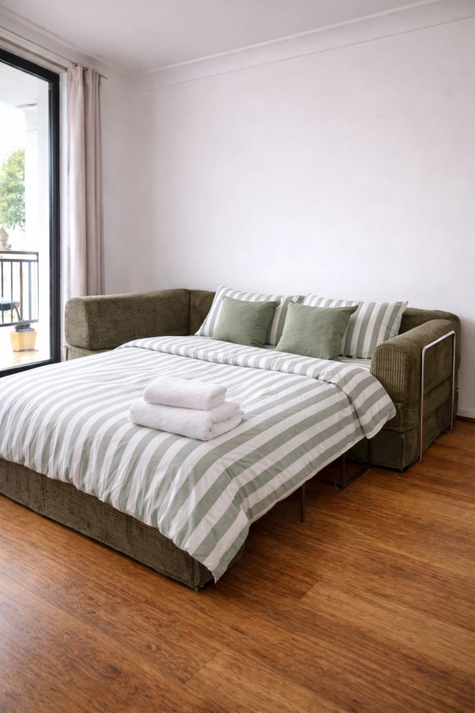 Modern & Cool Apartment Near Train Station & CBD Apartment in Surry Hills
