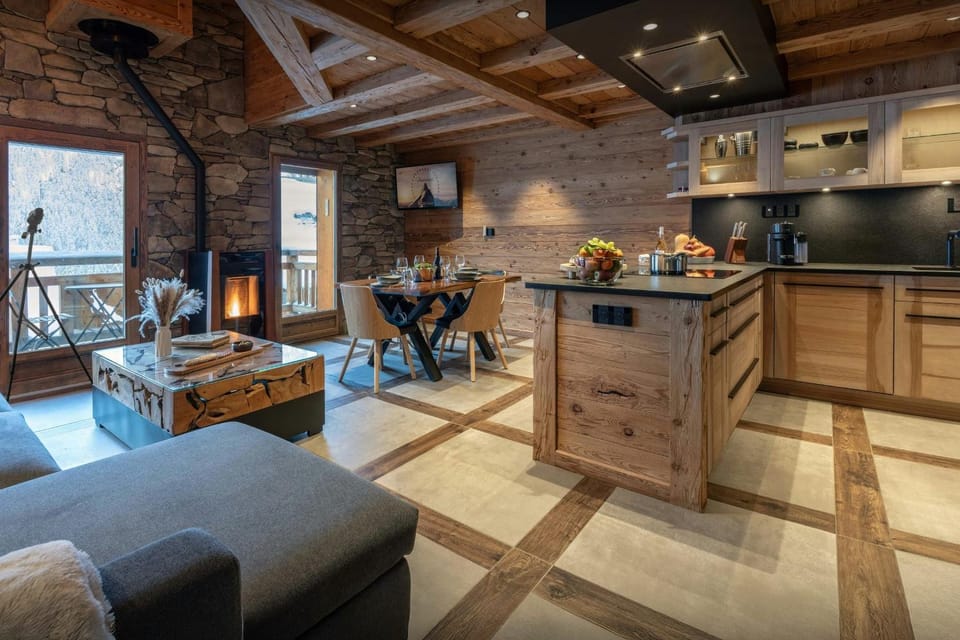 Kitchen or kitchenette, Living room, Seating area, Dining area
