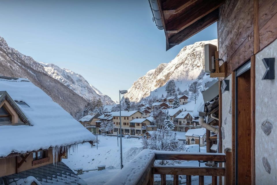 Day, Natural landscape, Winter, View (from property/room), Mountain view