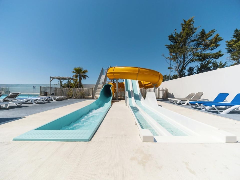 Camping au Port de l'Houmeau - Maeva Campground/ 
RV Resort in Nouvelle-Aquitaine