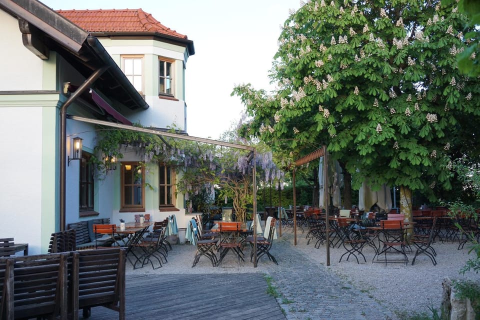 Property building, Restaurant/places to eat, Restaurant/places to eat, Garden, Garden, Banquet/Function facilities, Garden view