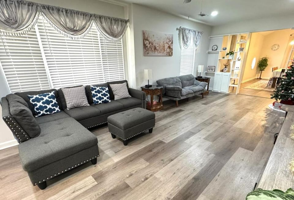 Brand new spacious and comfort 3-bedroom villa in east central Villa in Memphis