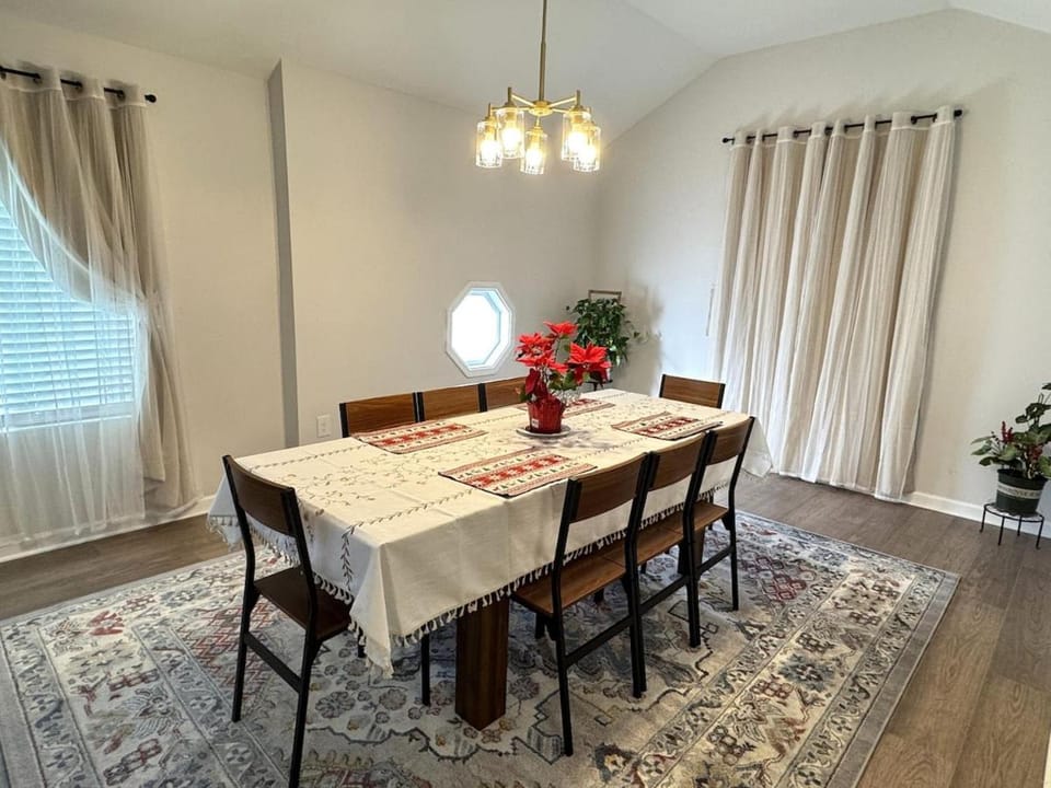 Brand new spacious and comfort 3-bedroom villa in east central Villa in Memphis