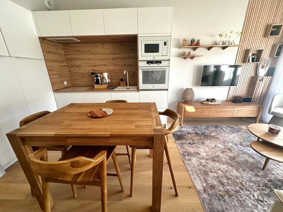 TV and multimedia, Kitchen or kitchenette, Dining area