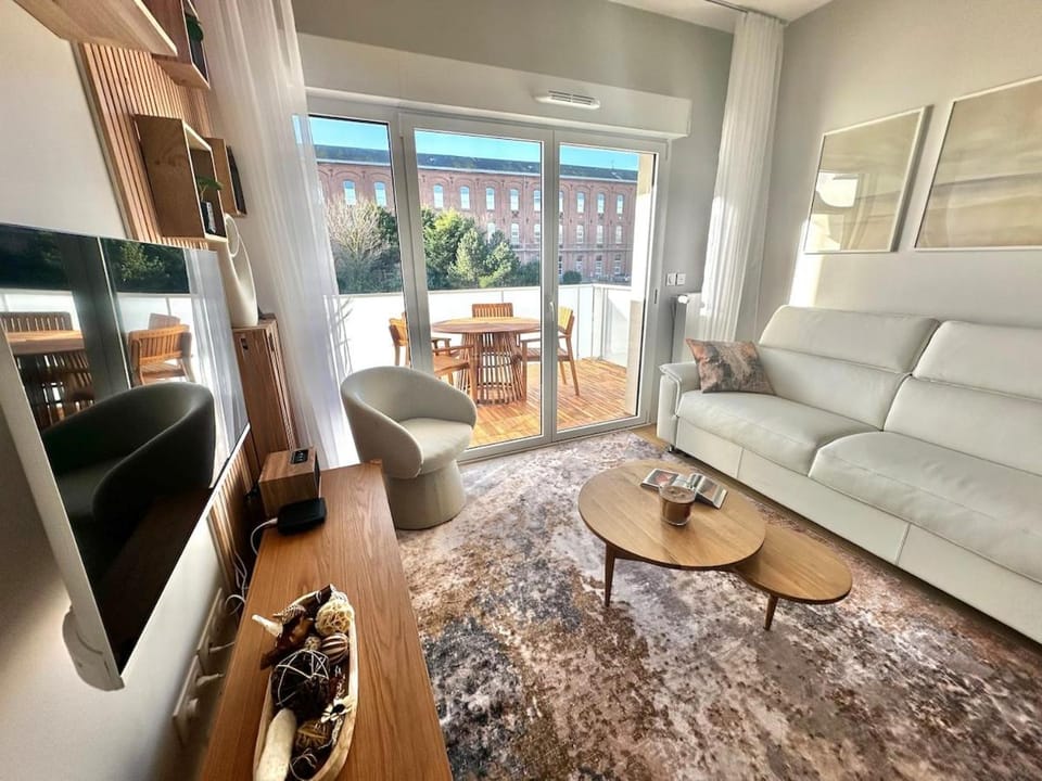 Patio, TV and multimedia, Living room