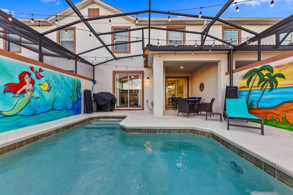 Epic Level-Up Villa - Walk to Oasis Club - Mario Room Mural Pool House in Osceola County