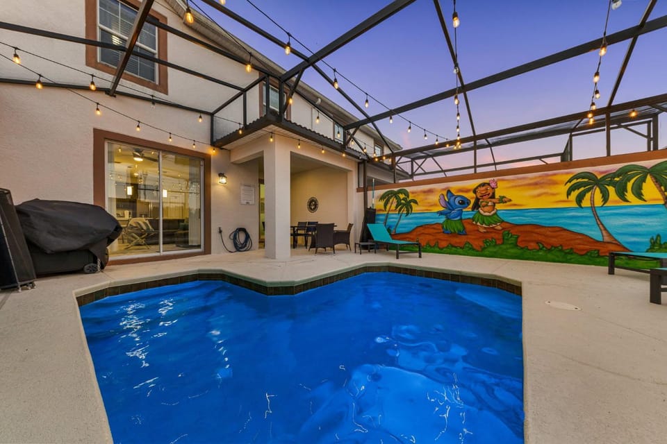Epic Level-Up Villa - Walk to Oasis Club - Mario Room Mural Pool House in Osceola County