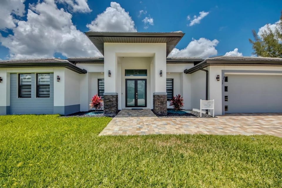 CoralVilla Modern Paradise - with pool, office, table tennis & football House in Cape Coral