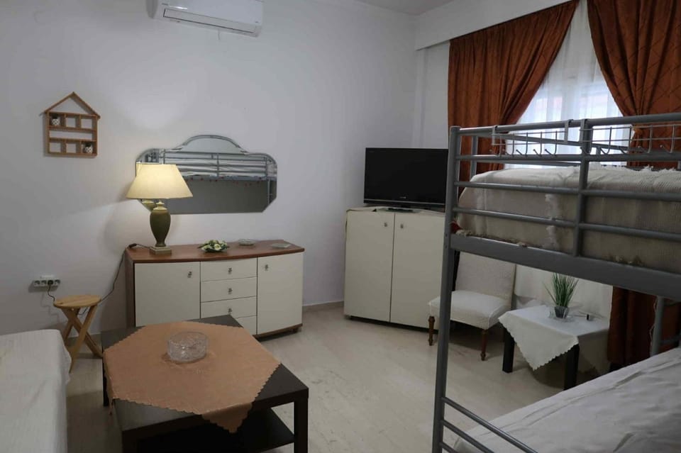ChrysAnna Apartment House in Argolis, Greece