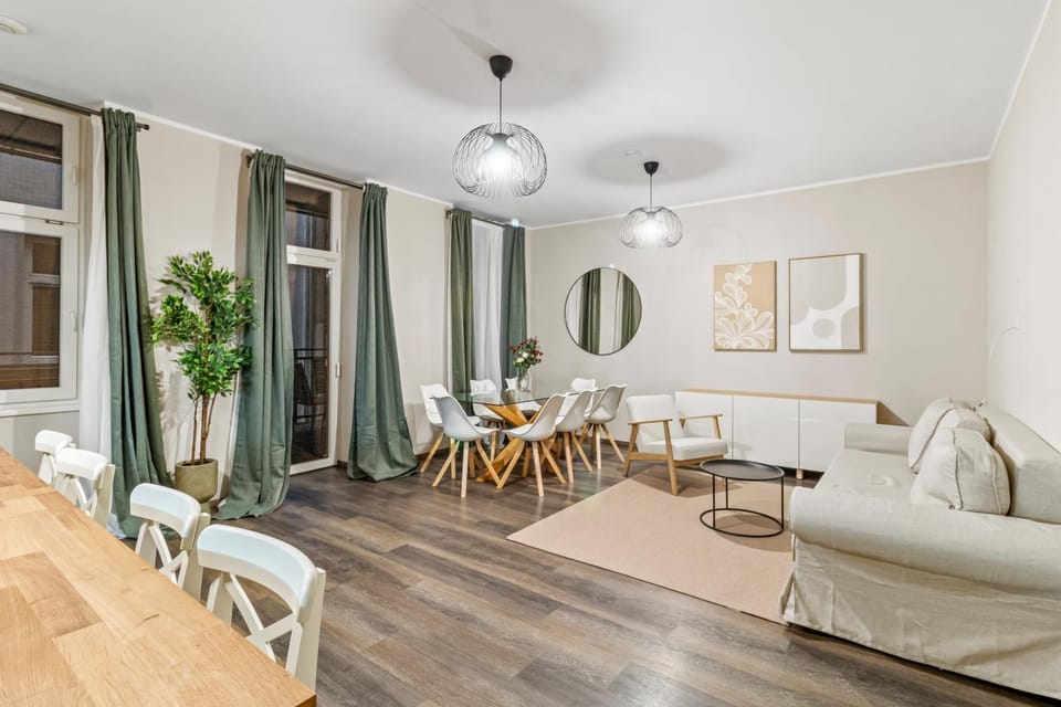 Modern and Spacious at Millennium City - 6 min to metro Apartment in Vienna