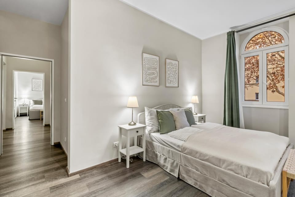 Modern and Spacious at Millennium City - 6 min to metro Apartment in Vienna