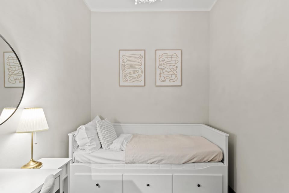 Modern and Spacious at Millennium City - 6 min to metro Apartment in Vienna